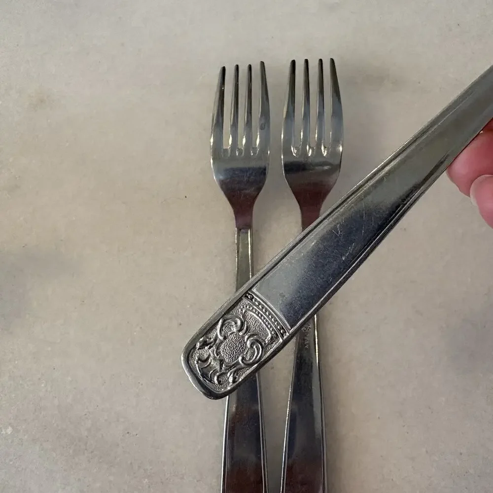 Vintage Inoxpran Italy 18/10 Stainless Steel Dinner Forks Ornate Scroll Pattern